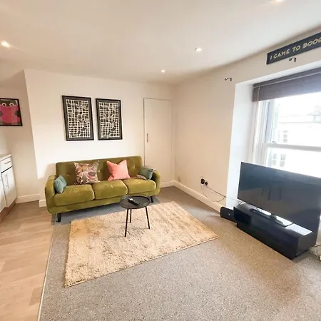 Two Bedroom Flat In Road