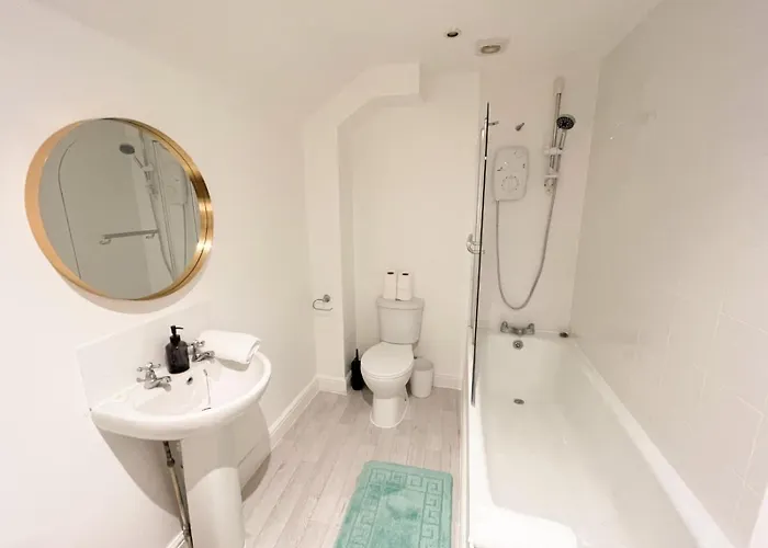 Two Bedroom Flat In Road בריסטול